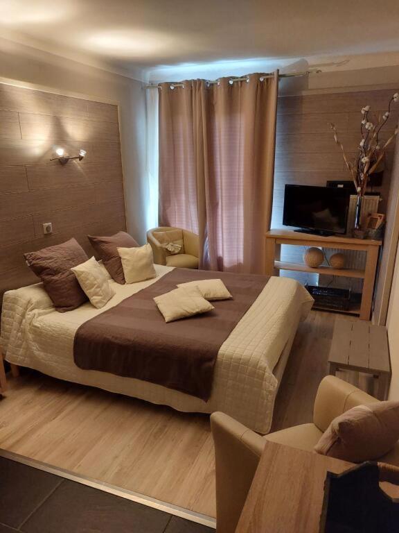 Hotel & Restaurant Le Chalvet Embrun Εξωτερικό φωτογραφία