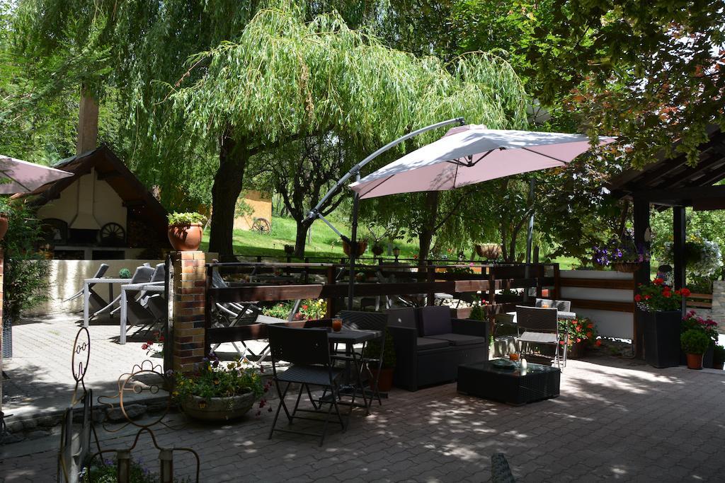 Hotel & Restaurant Le Chalvet Embrun Εξωτερικό φωτογραφία